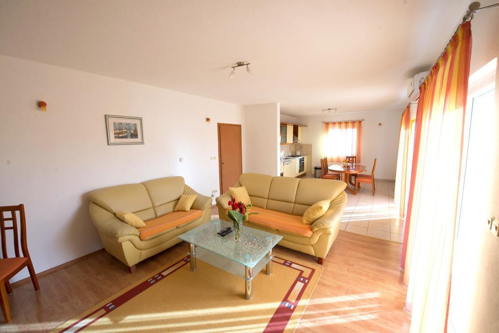 Apartments Meri Trogir Rum bild
