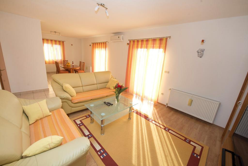 Apartments Meri Trogir Rum bild