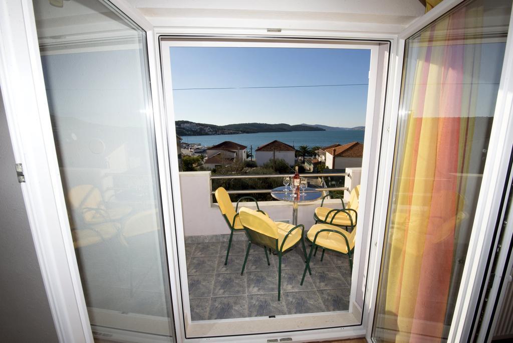 Apartments Meri Trogir Rum bild